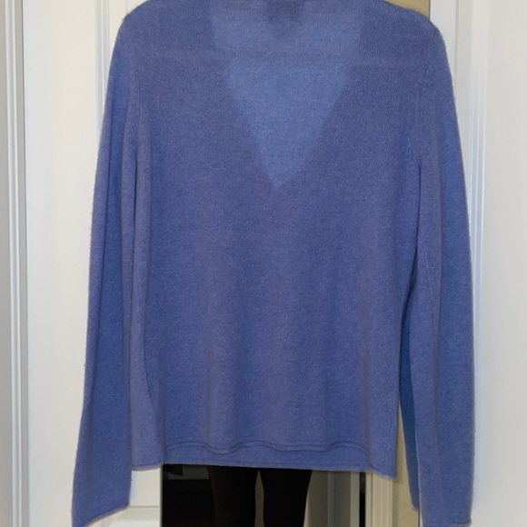 Cashmere sky blue sweater. - Picture 2 of 8